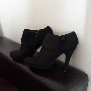 Suede black ankle heels with cute bow